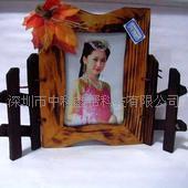 直接在木相框上彩繪圖案的UV設(shè)備_木相框彩繪機(jī)_木相框彩繪繪_木制品彩繪機(jī)_深圳市中科鑫幫科技 - 商國(guó)互聯(lián)網(wǎng)